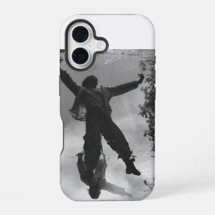 Coque iPhone 16 Entre deux mondes-01