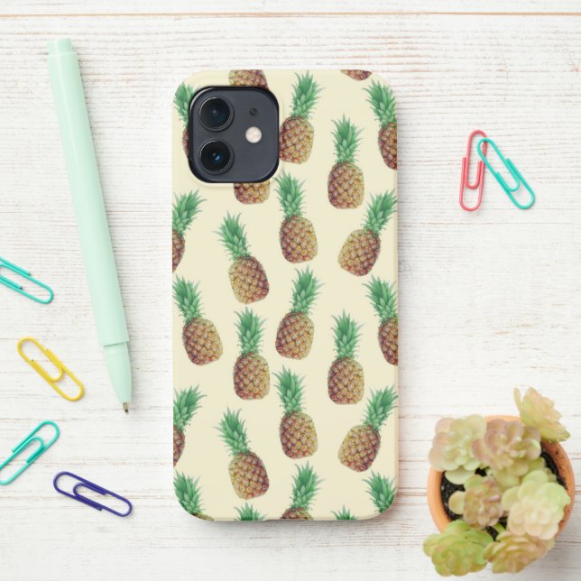 Coque iPhone Ananas Vintage tropical (Sur le bureau)