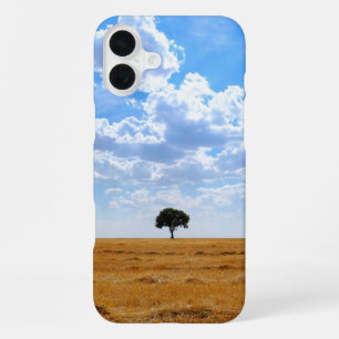 Coque iPhone 16 Plus Arbre dans un champ de blé récolté