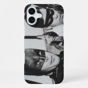 Coque iPhone 16 Plus Batman et Robin dans Batmobile