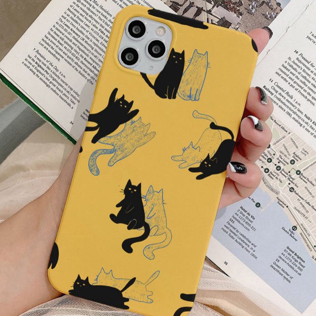 Coque iPhone Black Cats on Mustard with Blue Outlines– Modern  (Créateur téléchargé)