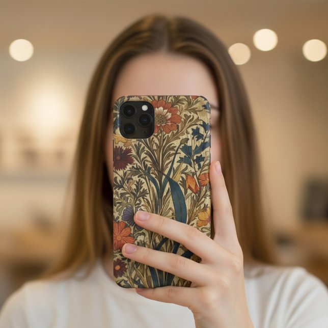 Coque iPhone Dark esthétique William Morris Fleur sauvage (Dark floral William Morris wildflower iPhone case – cottagecore aesthetic phone cover.)