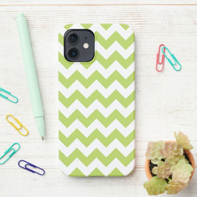 Coque iPhone Green Zigzag, Green Chevron, Motif géométrique (Sur le bureau)