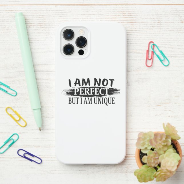 Coque iPhone Je ne suis pas parfait, mais je suis unique (Sur le bureau)