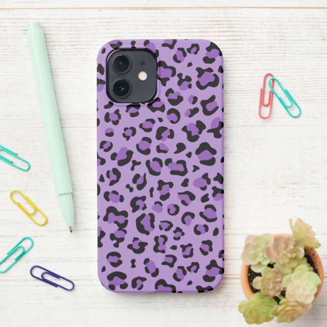 Coque iPhone Leopard Print, Léopard Spots, Purple Leopard (Sur le bureau)