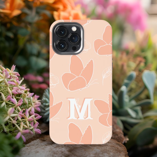 Coque iPhone Monogramme M Moderne Apricot Peach Motif papillon (Créateur téléchargé)