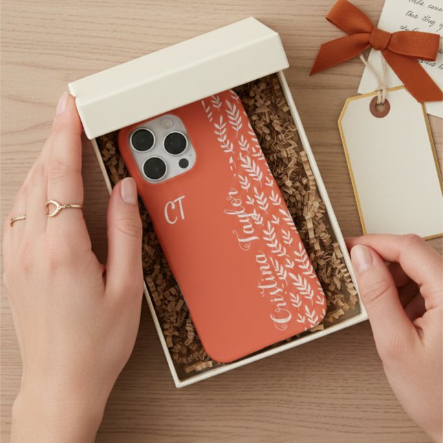 Coque iPhone motif de feuille blanche monogrammé sur rose éléga (Créateur téléchargé)