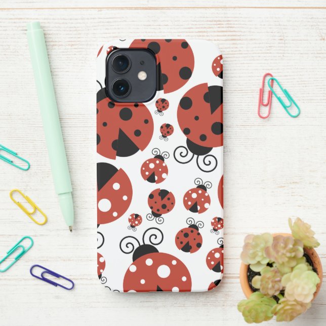 Coque iPhone Motif De Ladybugs, Mignons Ladybugs, Red Ladybugs (Sur le bureau)