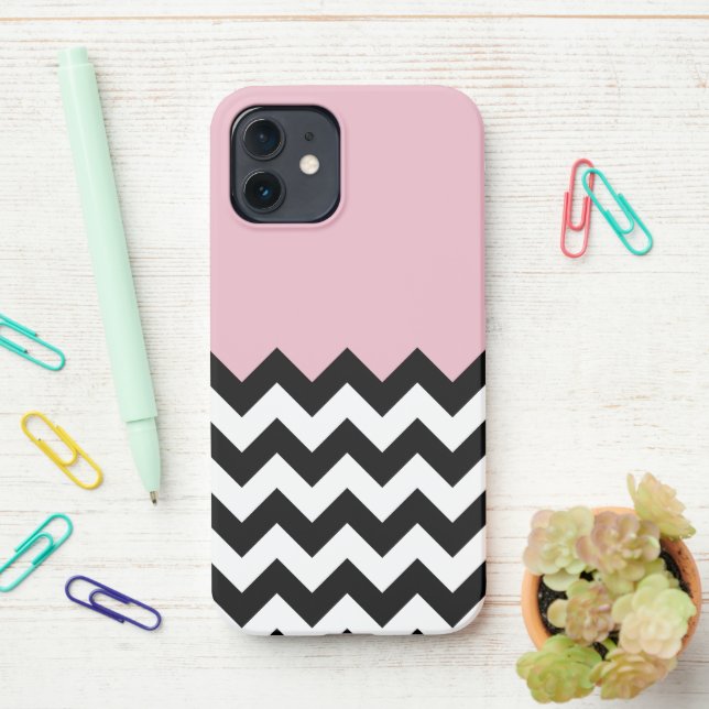Coque iPhone Motif Zigzag noir et blanc, Chevron, rose (Sur le bureau)