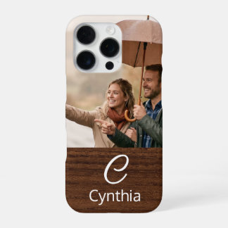 Coque iPhone 16 Pro Photo de monogramme sur grain de bois personnalisé