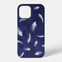 Plumes blanches sur cuir violet