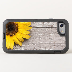Coque Otterbox Defender Pour iPhone 7 Tournesol sur une table en bois