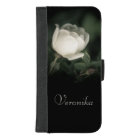 Sauvage blanc s'est levé sur un arrière - plan