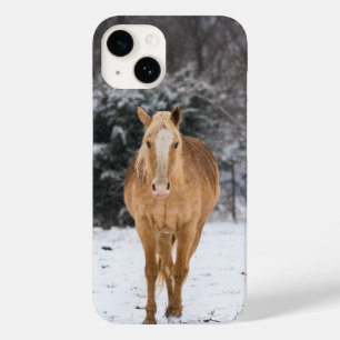 Coque Pour iPhone 14 Blonde Horse Walk Dans Le coque iphone De Neige