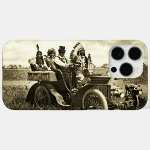 COQUES iPhone 16 PRO MAX APACHES ET GERONIMO CONDUISANT UNE VOITURE À MOTEU