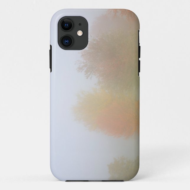 Coques Case-Mate iPhone Arbres de chute enveloppés en brume (Dos)