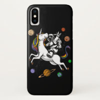 Astronaute de l'espace montant la licorne magique