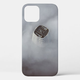 Case-Mate iPhone CASE BÂTIMENT EN BÉTON BLANC ENTOURÉ DE NUAGES
