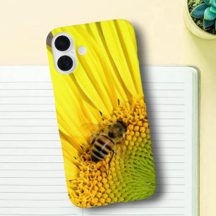 iPhone 16 Plus Case Bee On Sunflower Gros plan
