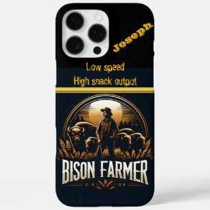 Coques iPhone 16 Pro Max Bison Farmer se tient fièrement parmi son troupeau
