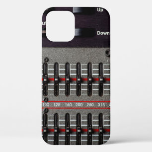 Case-Mate iPhone Case Boutons sur un mixeur de son dans un studio d'enre