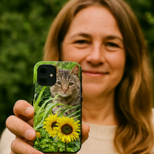 Case-Mate iPhone Case Chat assis dans le jardin avec des fleurs de solei