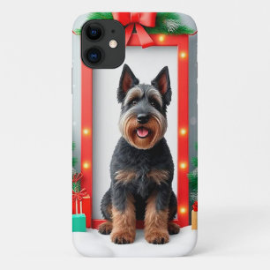 Case-Mate iPhone Case Chien posant parmi les décorations festives de Noë