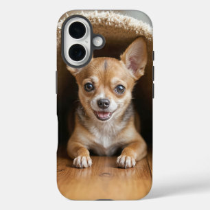 Coque Pour iPhone 16 Chihuahua Chig sous un tapis
