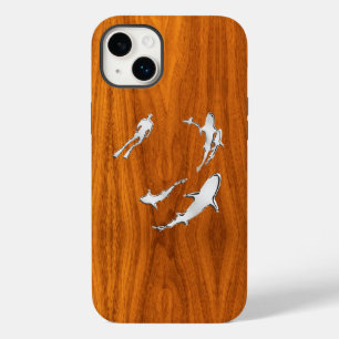 Coque Pour iPhone 14 Plus Chrome Plongeur avec requins sur bois de teck
