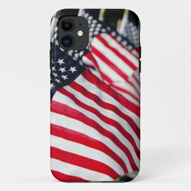 Coques Case-Mate iPhone Cimetière militaire historique avec des drapeaux (Dos)