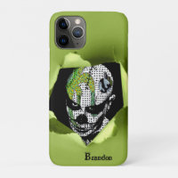 Clown hanté montré à travers le trou déchiré