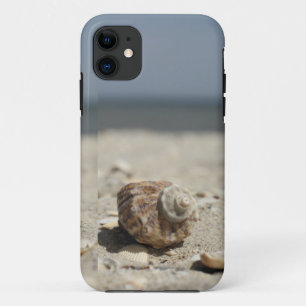 Coque iPhone 11 Coquillages sur le sable par la mer