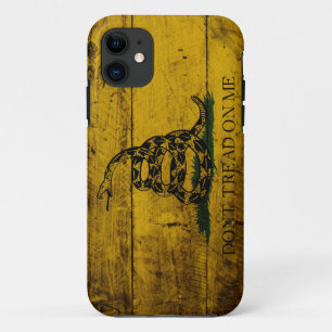 Case-Mate iPhone Case Drapeau de Gadsden sur le vieux grain en bois