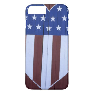 Coques Pour iPhone Drapeau en forme de cœur peint sur une grange aprè