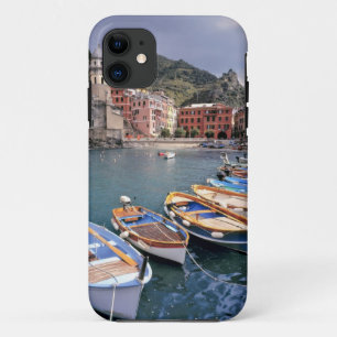 Coque iPhone 11 Europe, Italie, Vernazza. Bateaux aux peintures vi