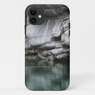 Coque Case-Mate Pour iPhone Falaise arrondie de roche par la rivière de