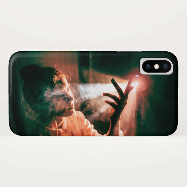 Coques Case-Mate iPhone Femme dans la lumière et la fumée (Dos (Horizontal))