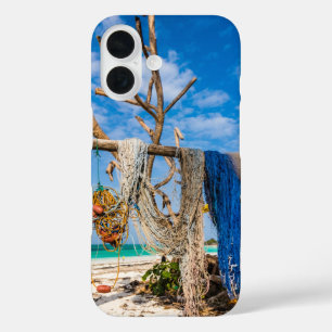 Coque Pour iPhone 16 Filets de pêche séchant sur la plage