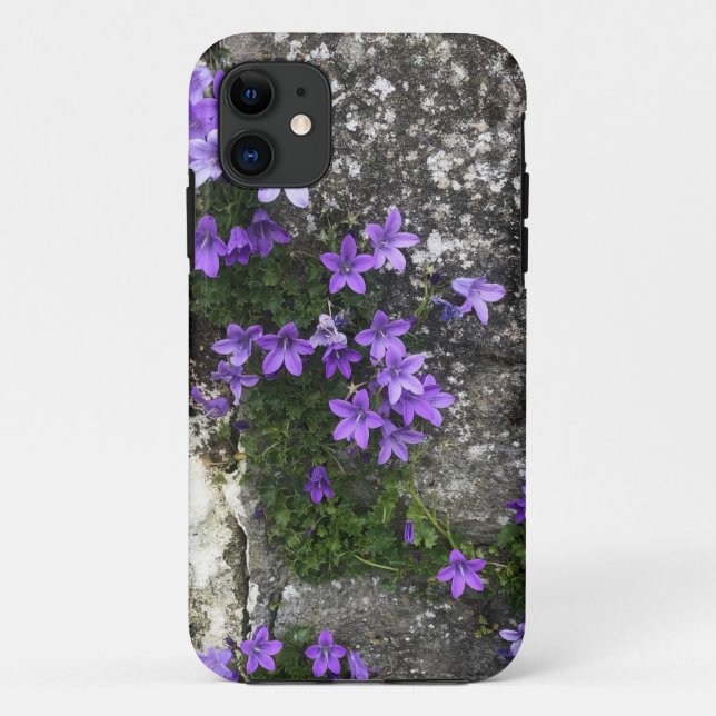 Coques Case-Mate iPhone Fleurs Campanula grandissant sur un mur (Dos)