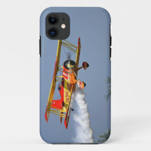 Case-Mate iPhone Case Gene Soucy effectuant des acrobaties en Grumman