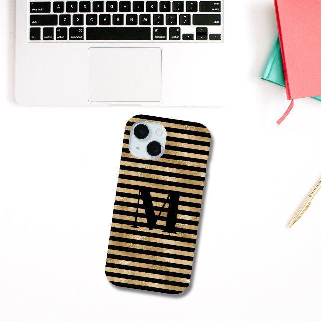 Coques Case-Mate iPhone Initiale de monogramme rayée or noir (Gold Black Striped Monogrammed Initial iPhone case.)