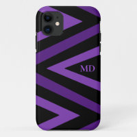 Initiales en zigzag coupées en noir et violet