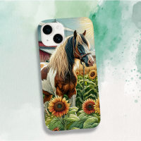 Joli cheval Brown et blanc sur ferme rustique