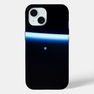 Coque Pour iPhone 15 La fine ligne de l'atmosphère terrestre et une lun