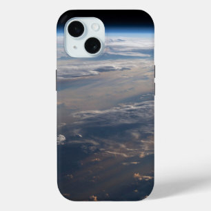 Coque Pour iPhone 15 Le lever Du Soleil Coule De Longues Ombres Sur La 