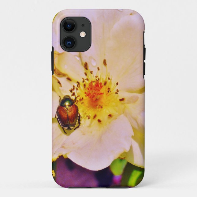 Coques Case-Mate iPhone Le scarabée japonais sur la rose blanche (Dos)