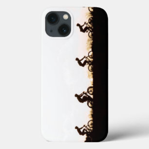 iPhone 13 Case Les Vélos De Montagne Font Leur Chemin Sur Le Barr