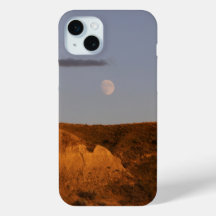 Lune monte après la pluie