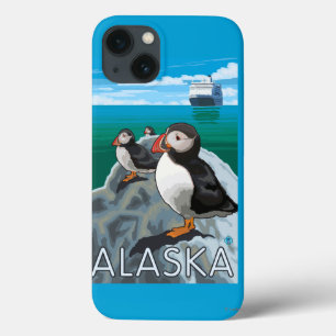 iPhone 13 Case Macareux observant un bateau de croisière