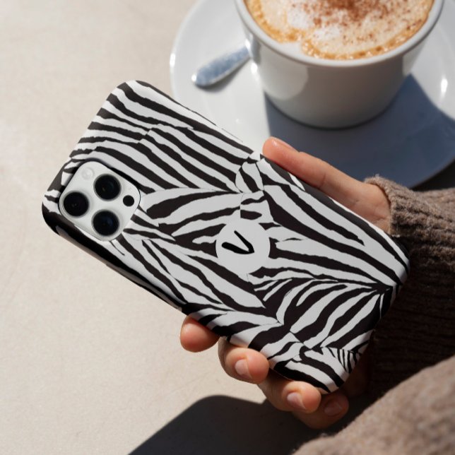 Coques Case-Mate iPhone Moderne moderne noir blanc Zèbre Motif (The trendy and modern black white zebra with monogram custom unique on your phone case)